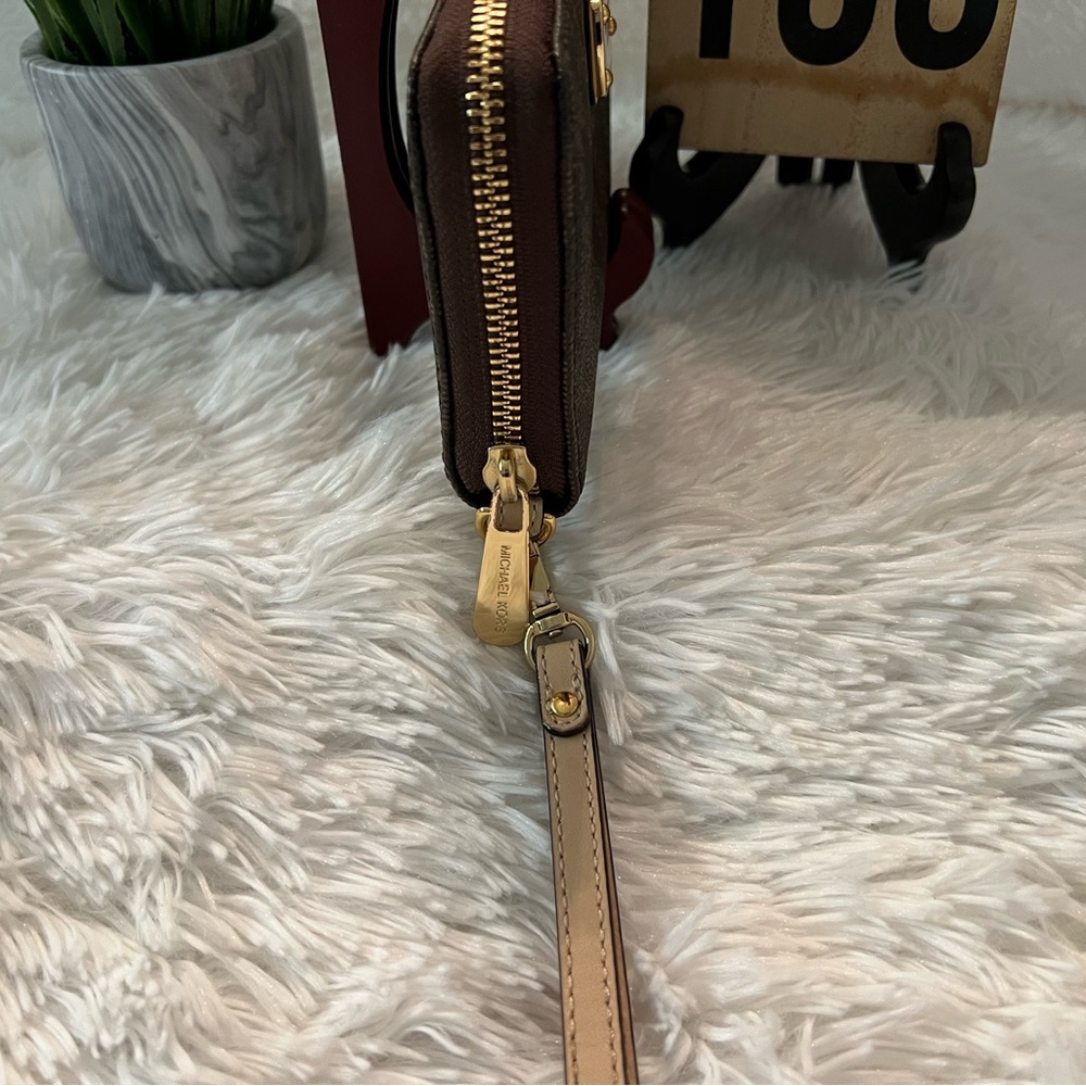 Michael Kors Signature Continental Wallet/Wristlet - LIKE NEW! - Picture 4 of 13